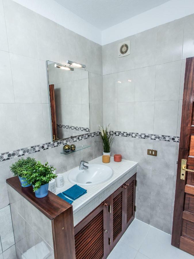 Spectacular Renovated Apartment, 5 Min To Camison Beach, With Aircon Arona  Dış mekan fotoğraf